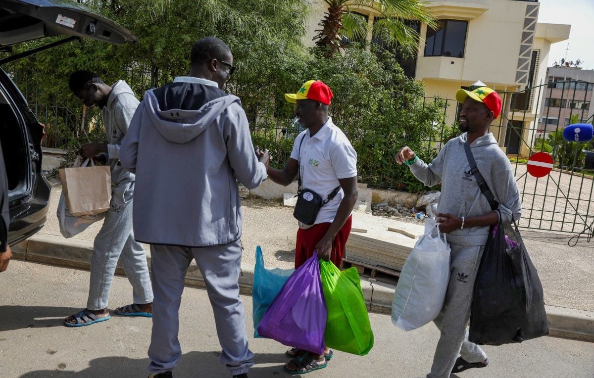 Retour triomphal de trois supporters sénégalais après la CAN