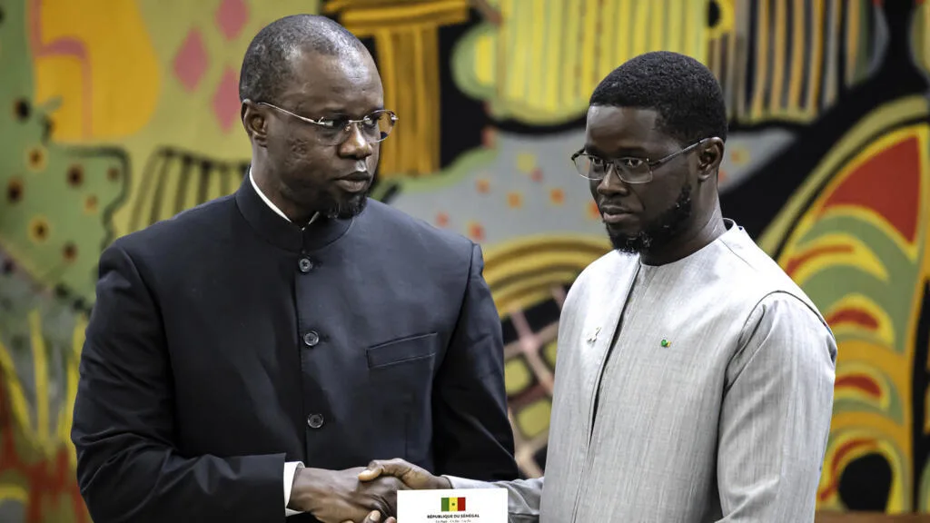 Le président Bassirou Diomaye Faye et le Premier ministre Ousmane Sonko lors d'une réunion officielle