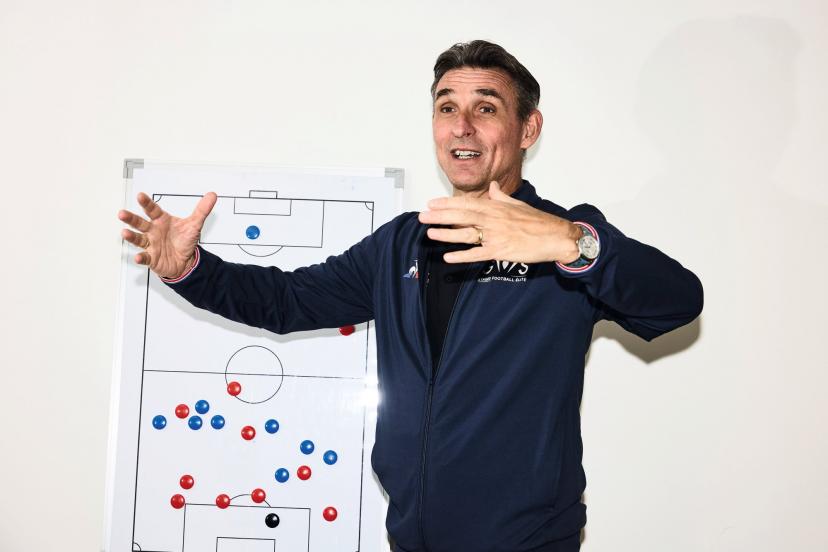 Les joueurs de lens, sous la direction de Guillaume Warmuz, ont adopté une stratégie audacieuse pour affronter Arsenal à Wembley.