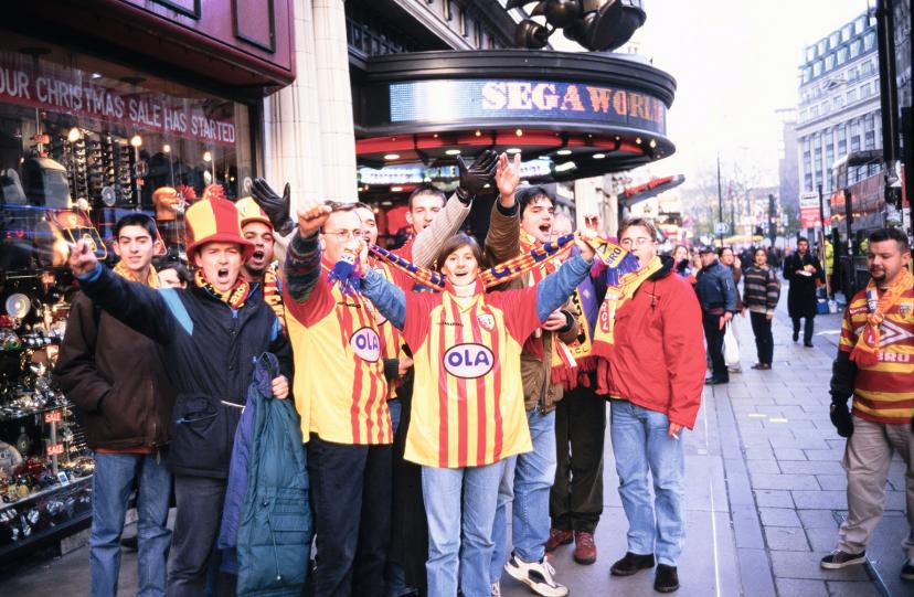 Les supporters lensois ont électrisé les rues de Londres avant le match contre Arsenal.