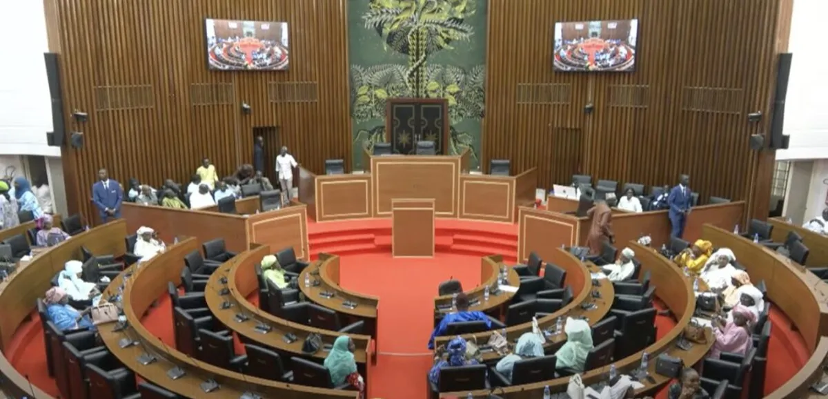Portrait d'Ousmane Sonko lors de son retour à l'Assemblée nationale sénégalaise