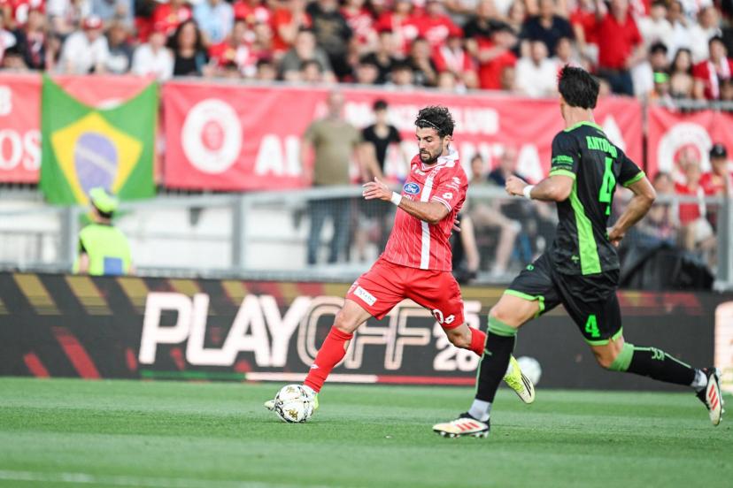 Patrick Cutrone et Monza célébrent leur retour en Serie A malgré une finale retour de play-offs tendue face à Catanzaro.