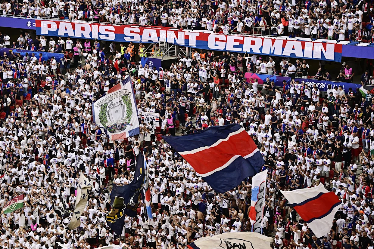 Coup d'envoi de la finale de la Ligue des champions au Parc des Princes entre le PSG et Arsenal