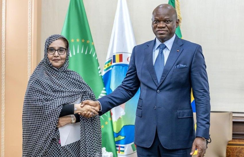 Entretien entre le président gabonais Brice Clotaire Oligui Nguema et l/envoyée mauritanienne Messouda Baham Mohamed Laghdaf