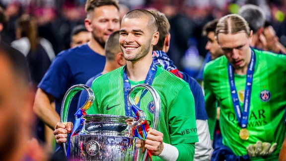 Lucas Chevalier sous les couleurs du PSG