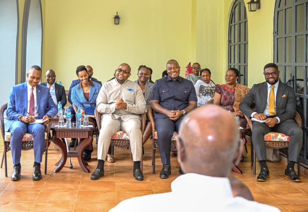 Rencontre entre l'envoyé spécial congolais et le président ougandais