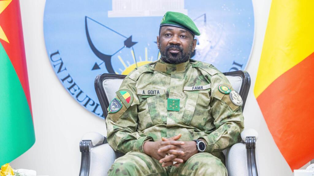 Le président de transition du Mali, le général Assimi Goïta, lors d'un sommet de l'Alliance des États du Sahel à Bamako en décembre 2025.