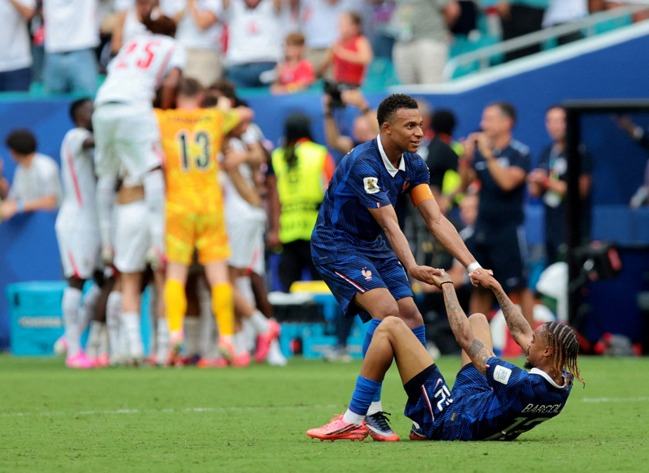 L'équipe d'Angleterre célébrant sa victoire