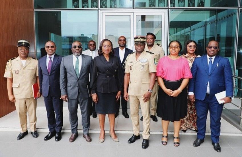 Réunion entre les responsables des douanes et des impôts au Gabon pour moderniser la collecte publique