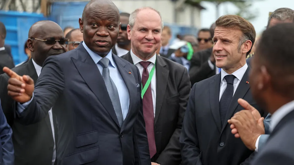 le président gabonais brice oligui nguema lors d'une réunion diplomatique