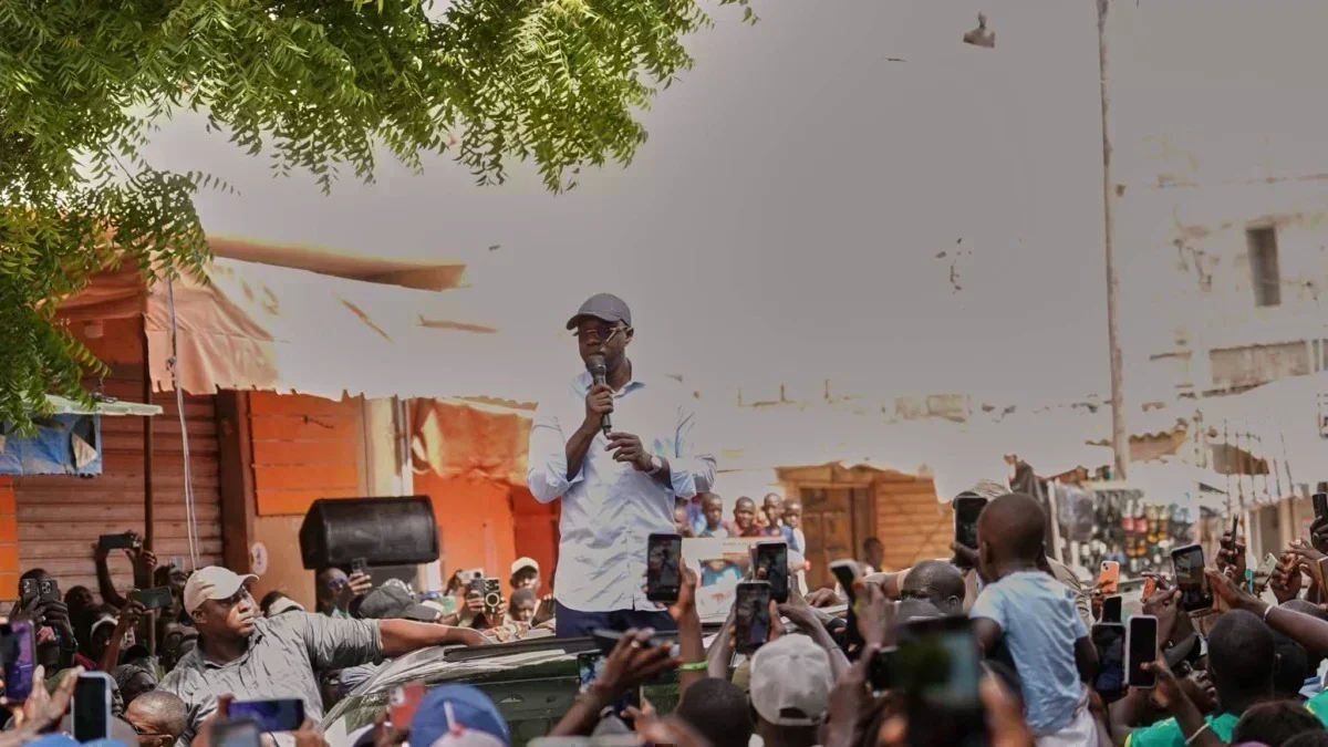 Ousmane Sonko lance la mobilisation pour les cartes de membre de Pastef à Bargny Ousmane Sonko s'adresse aux militants de Pastef à Bargny