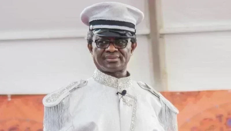 Serigne Modou Kara Mbacké, acteur clé de la médiation politique au Sénégal Serigne Modou Kara Mbacké, figure religieuse influente, lors d'une médiation politique au Sénégal