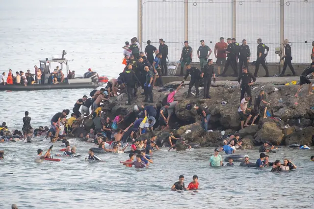 Frontière entre le Maroc et Ceuta, où des milliers de migrants ont tenté de franchir la frontière en juillet 2026.