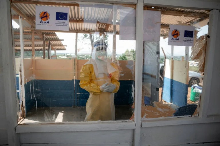 Équipe médicale en RDC luttant contre l'épidémie d'Ebola