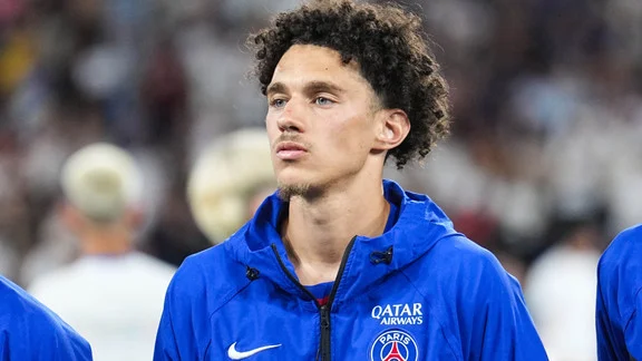 Maghnes Akliouche en action au PSG